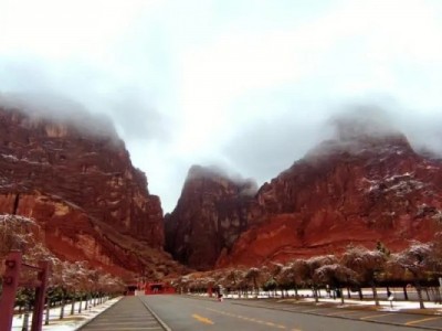 库车天山神秘大峡谷